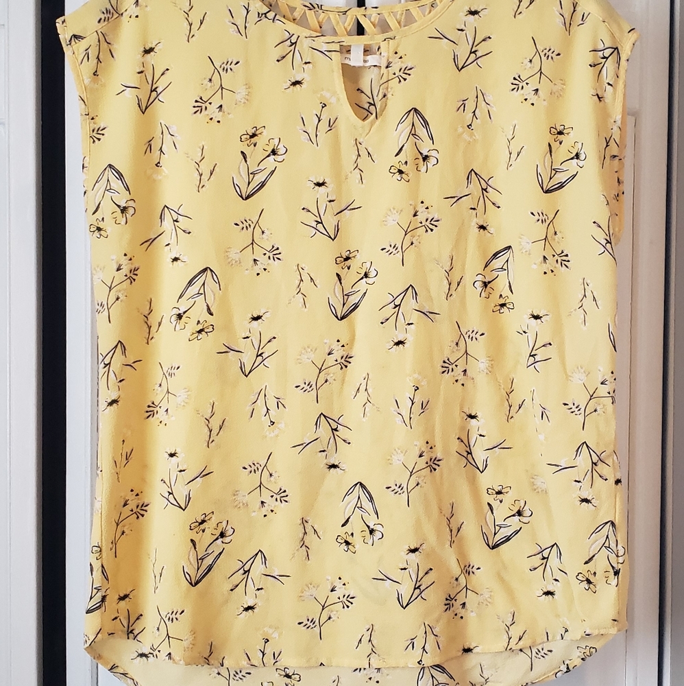 Light yellow, Maurices, size Medium, floral blouse